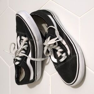 Black and white Vans Old Skool - Size 8